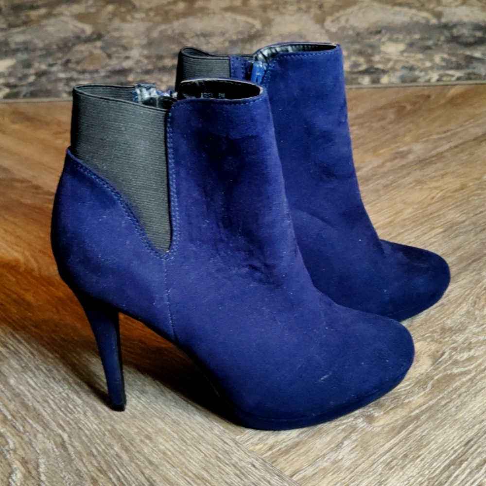 Thalia Sodi Bootie Size 6